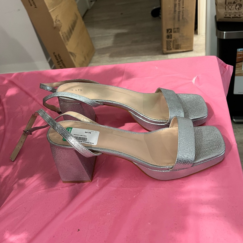Silver Platform Heels! 🩶